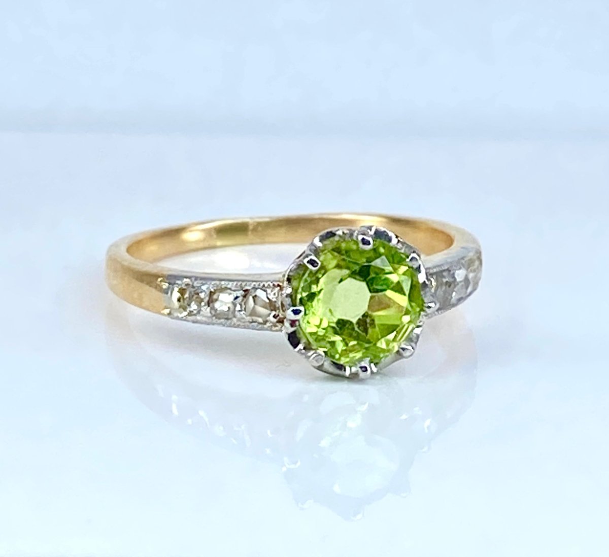 Bague en or , péridot et diamants vers 1900 - Castafiore