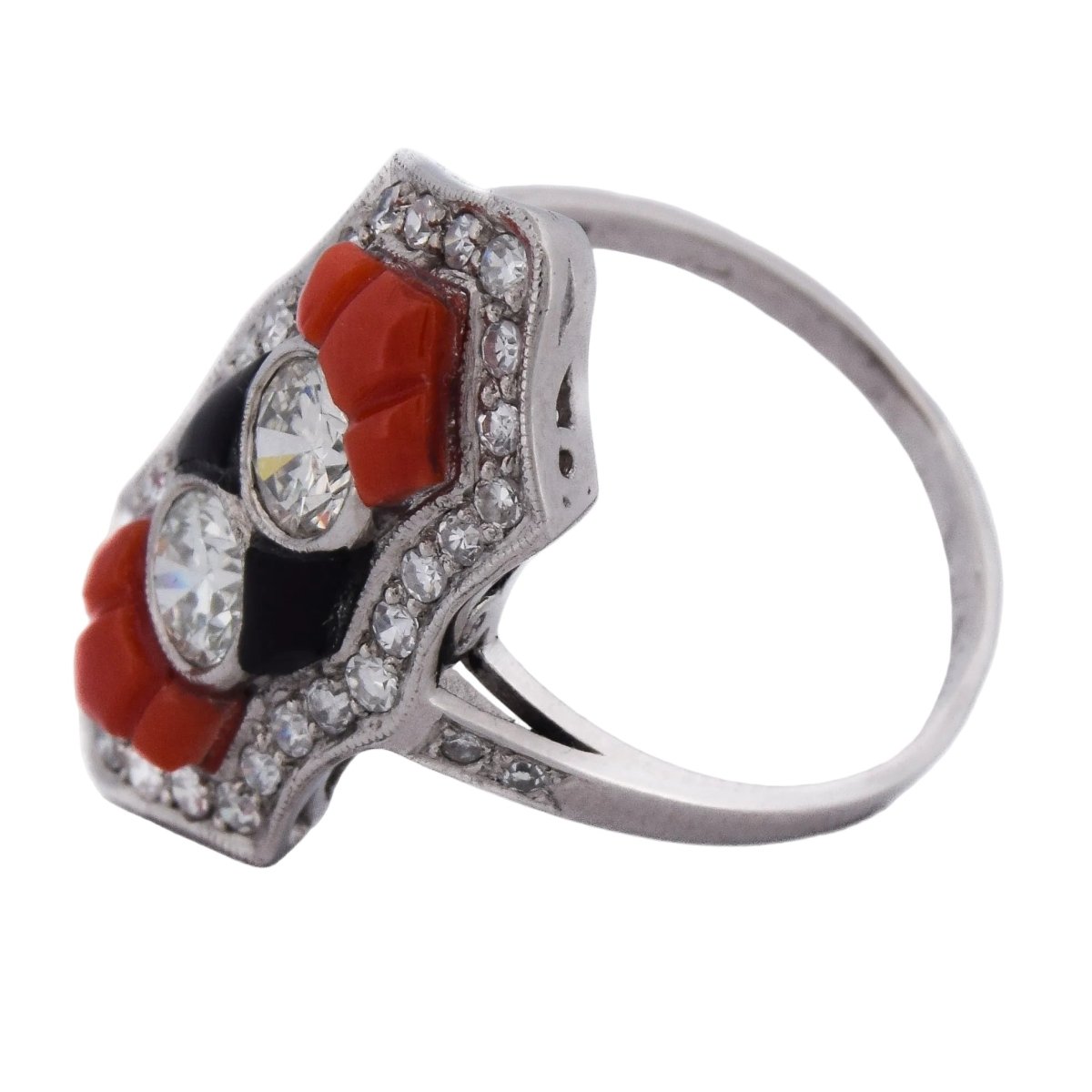 Bague en platine, corail, onyx et diamants - Castafiore