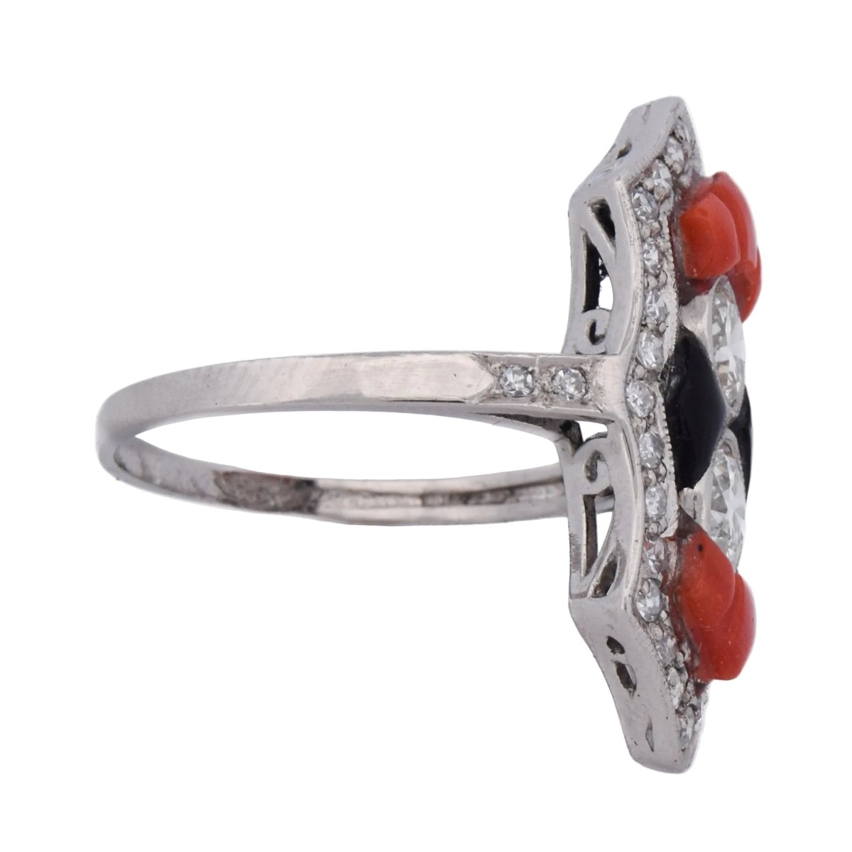 Bague en platine, corail, onyx et diamants - Castafiore