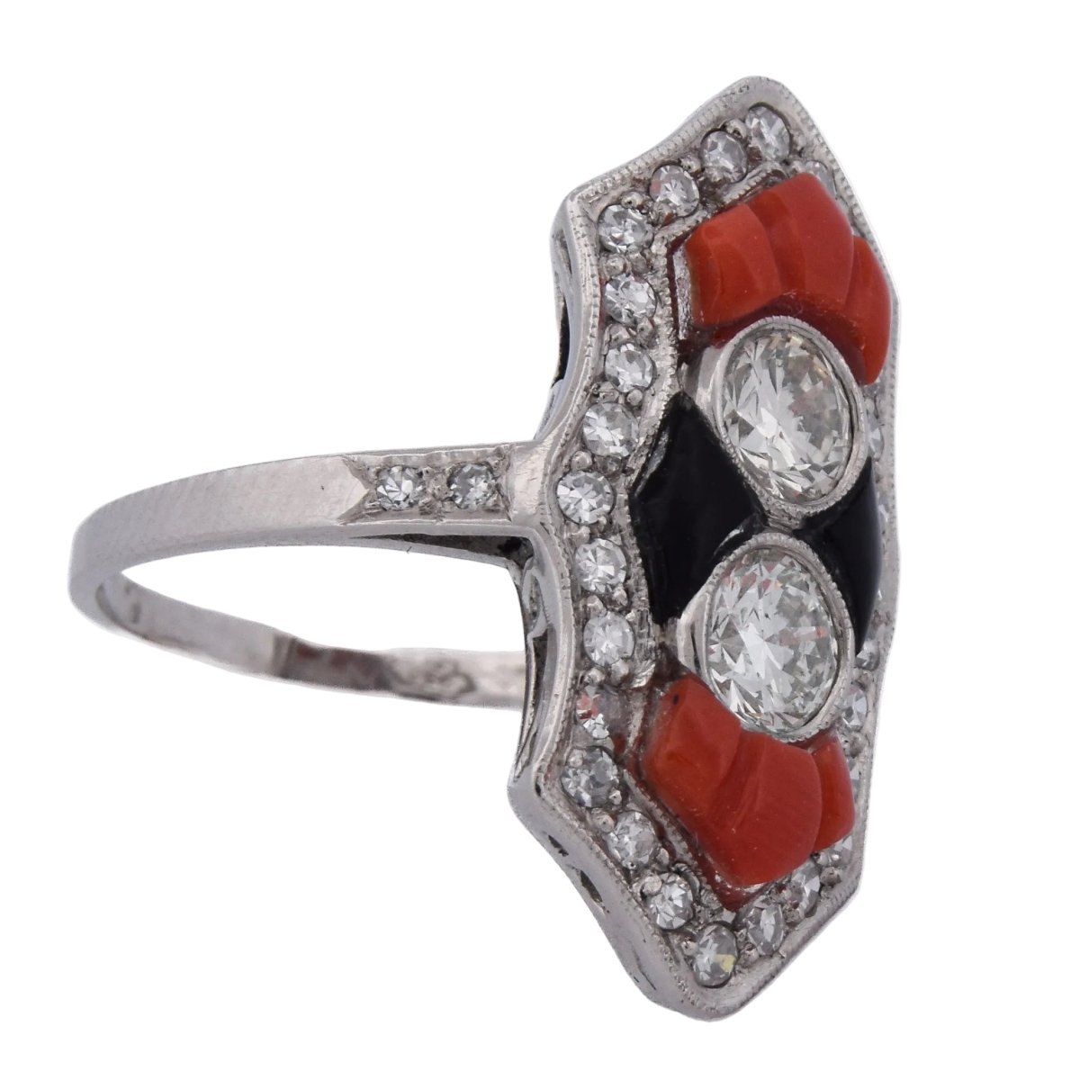 Bague en platine, corail, onyx et diamants - Castafiore