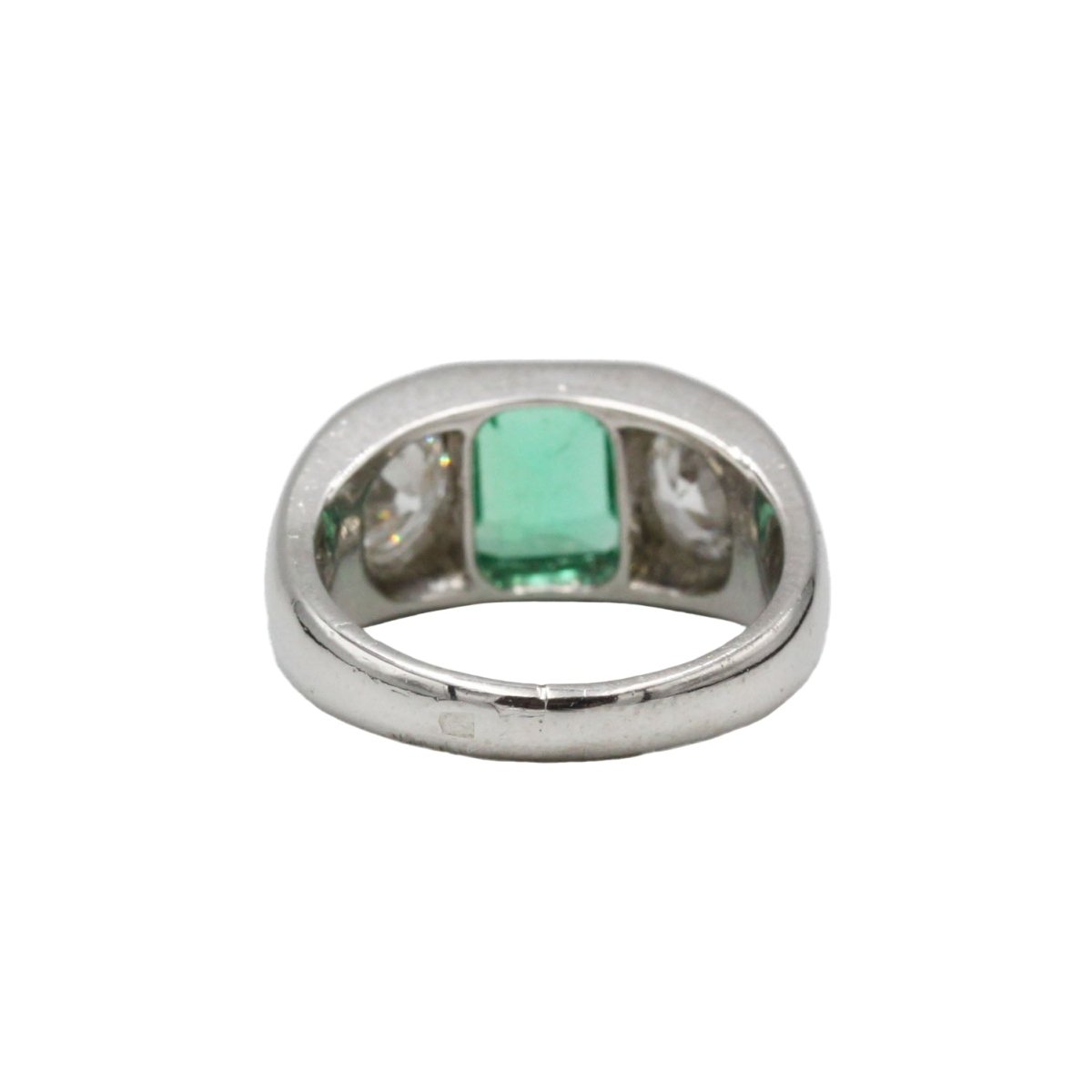 Bague en platine, émeraude et diamants - Castafiore