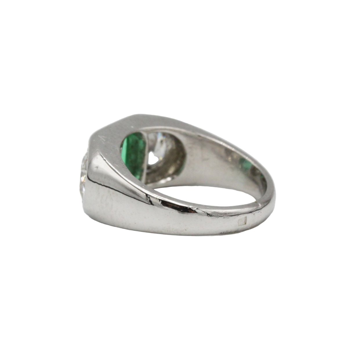 Bague en platine, émeraude et diamants - Castafiore
