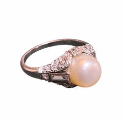 Bague en platine, perle et diamants - Castafiore
