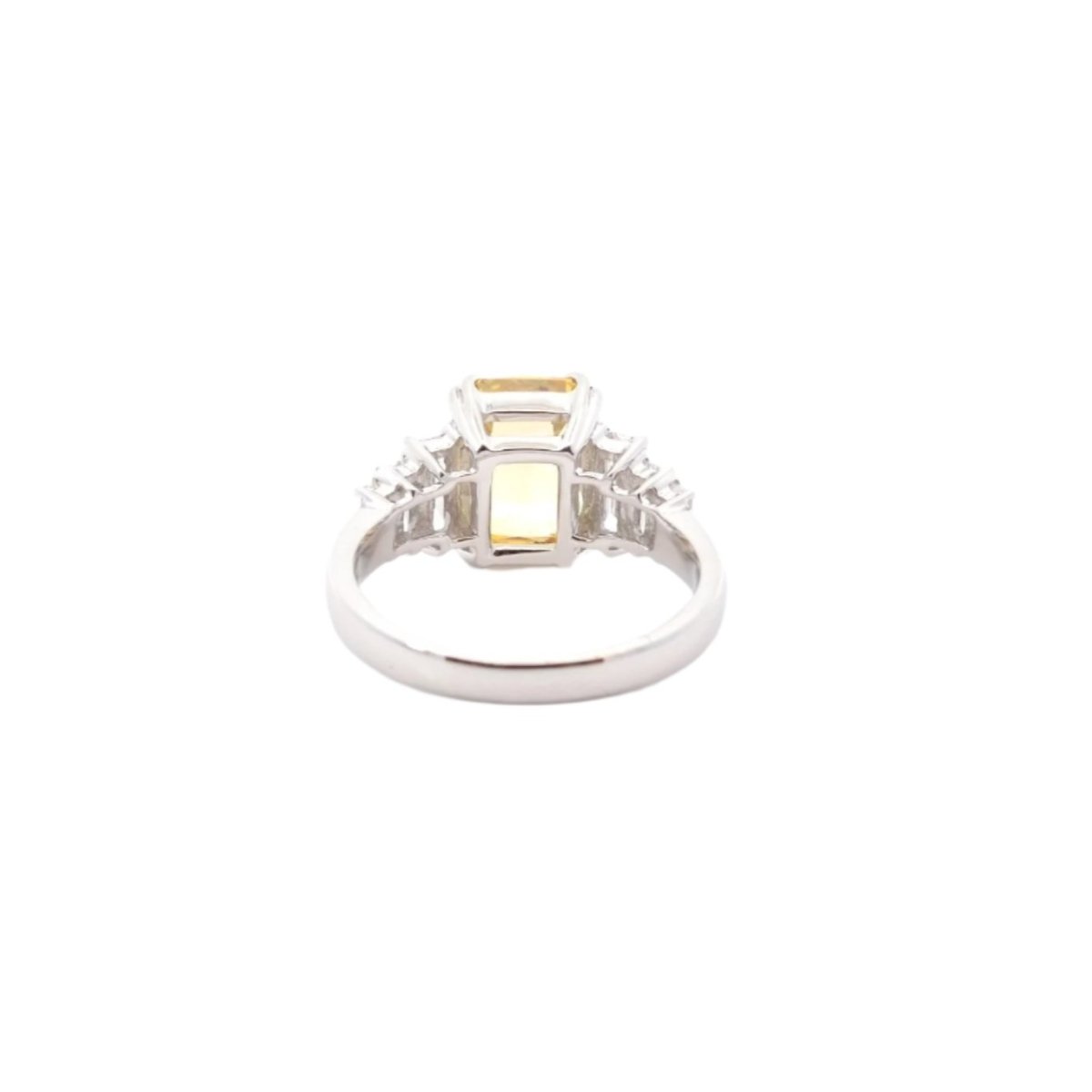 Bague en platine, saphir et diamants - Castafiore