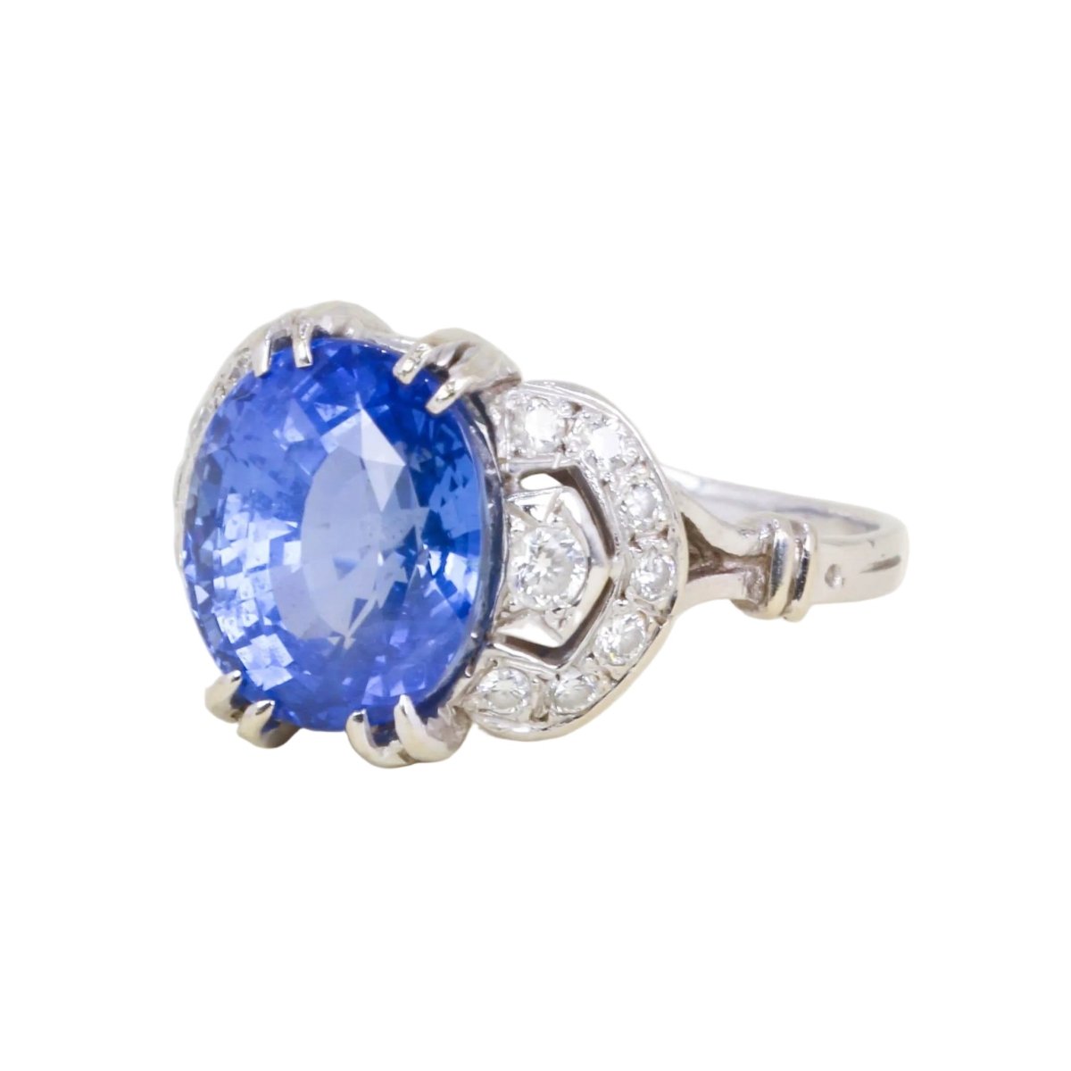 Bague en platine, saphir et diamants - Castafiore