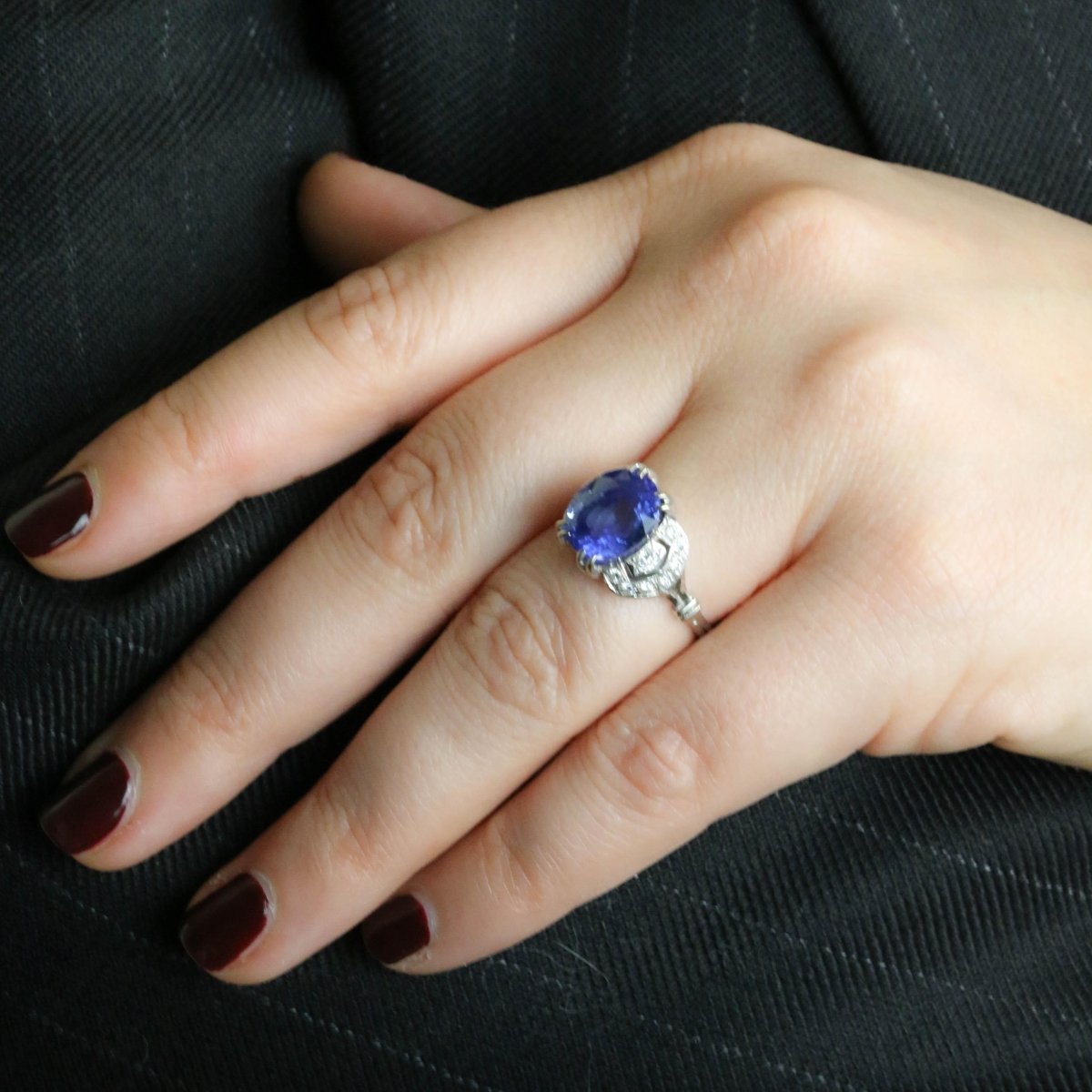 Bague en platine, saphir et diamants - Castafiore