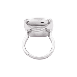 Bague Entourage CHANEL "Nuit noire" en or blanc, émail et diamants - Castafiore