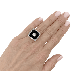 Bague Entourage CHANEL "Nuit noire" en or blanc, émail et diamants - Castafiore