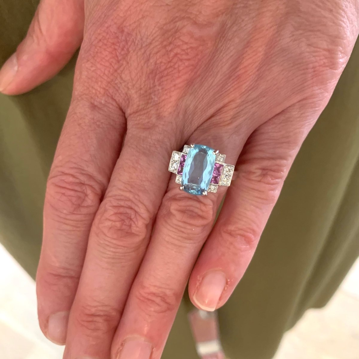Bague Entourage en or blanc, aigue-marine, saphirs et diamants - Castafiore