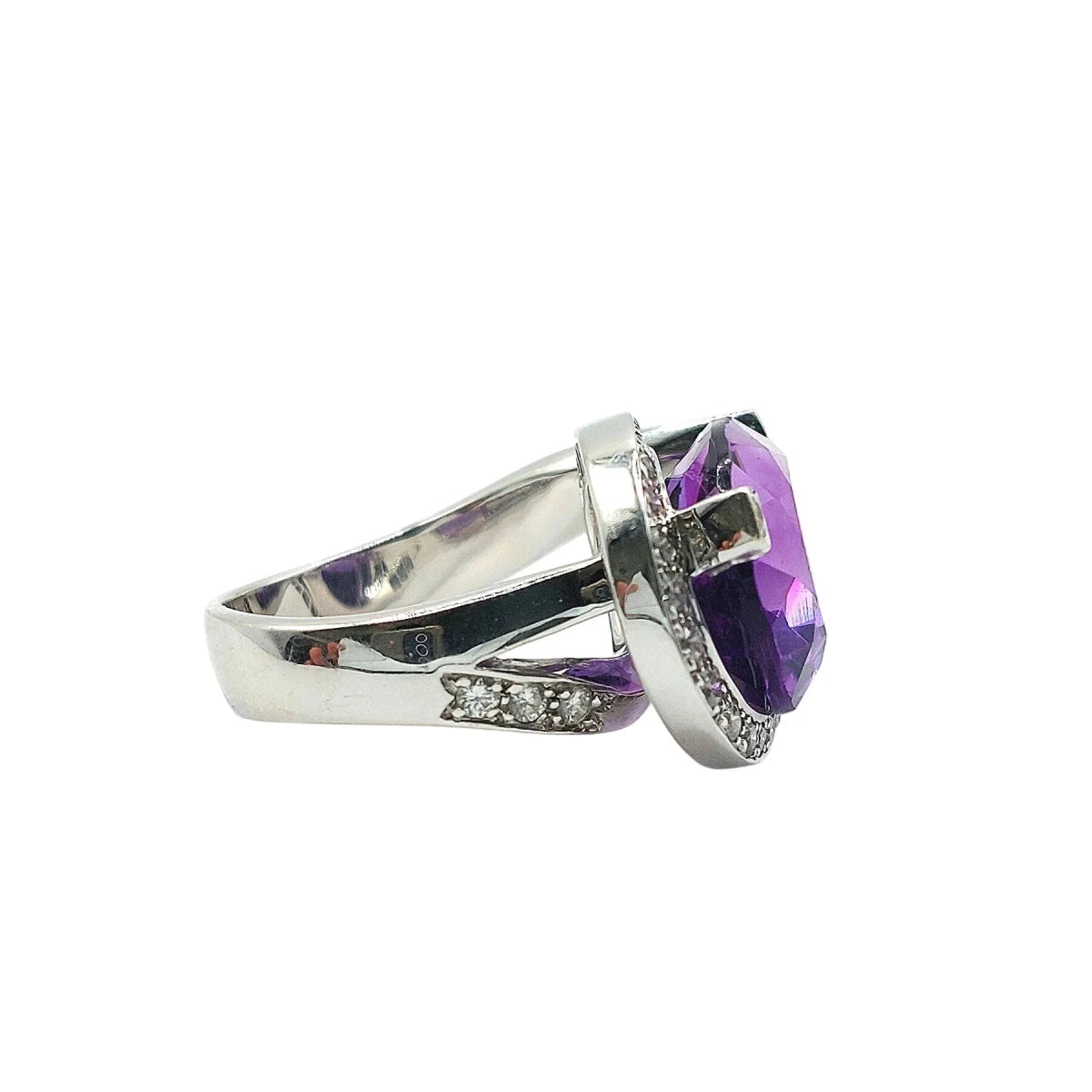 Bague Entourage en or blanc, améthyste et diamants - Castafiore