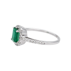 Bague Entourage en or blanc, émeraude et diamants - Castafiore