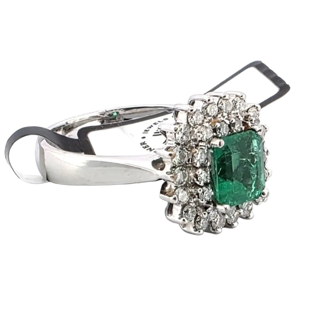 Bague Entourage en or blanc, émeraude et diamants - Castafiore