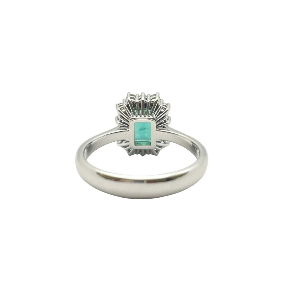 Bague Entourage en or blanc, émeraude et diamants - Castafiore