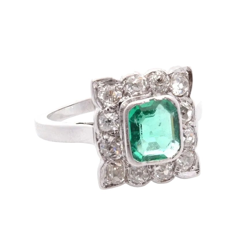 Bague Entourage en or blanc, émeraude et diamants - Castafiore