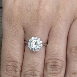 Bague Entourage en or blanc et diamants - Castafiore