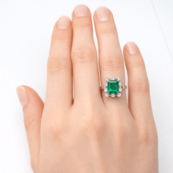Bague Entourage en or blanc et diamants - Castafiore