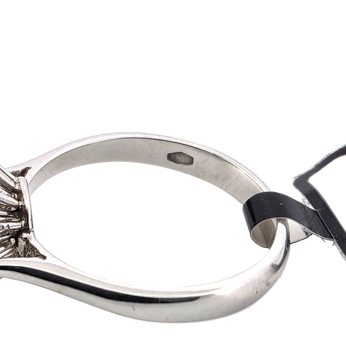 Bague Entourage en or blanc et diamants - Castafiore