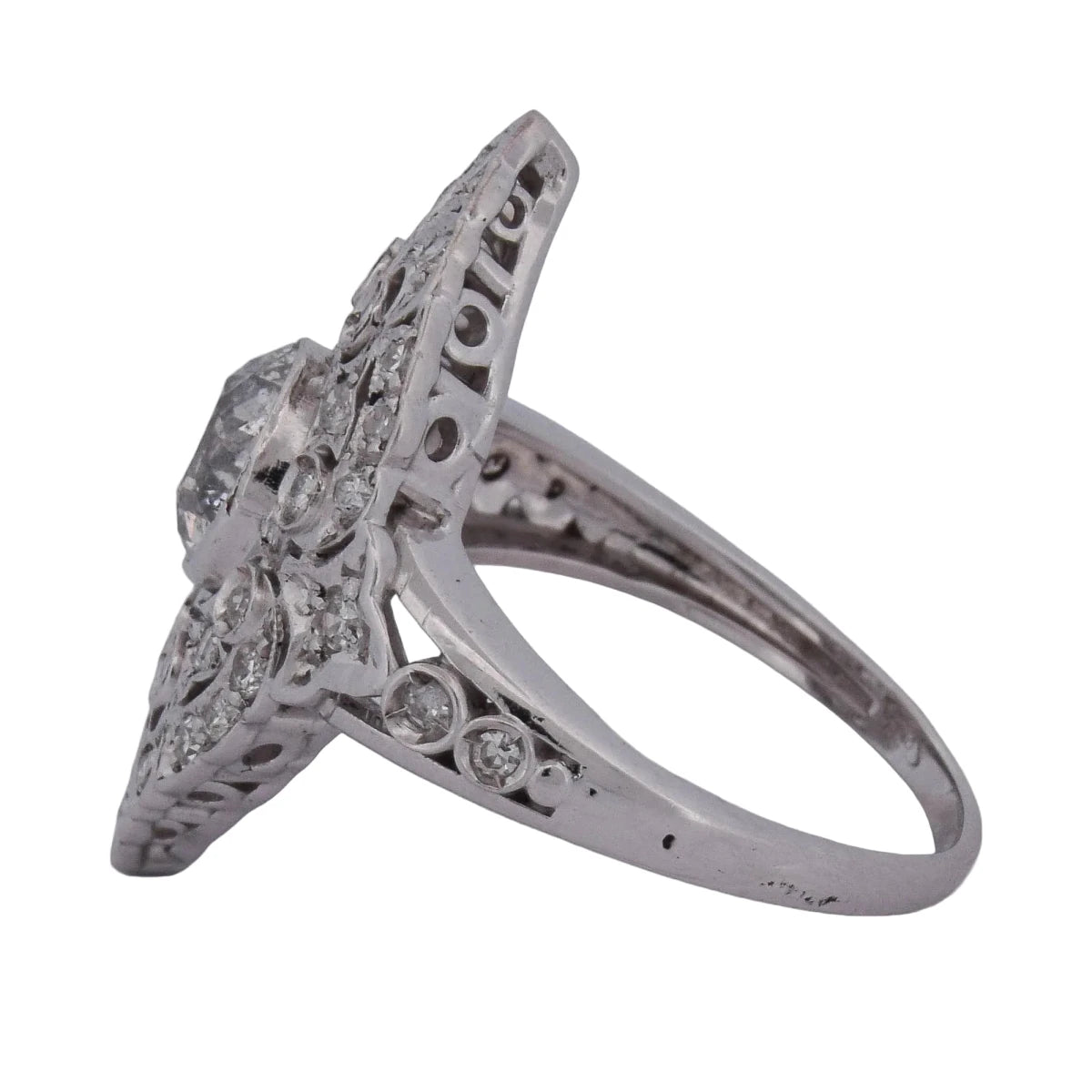 Bague Entourage en or blanc et diamants - Castafiore