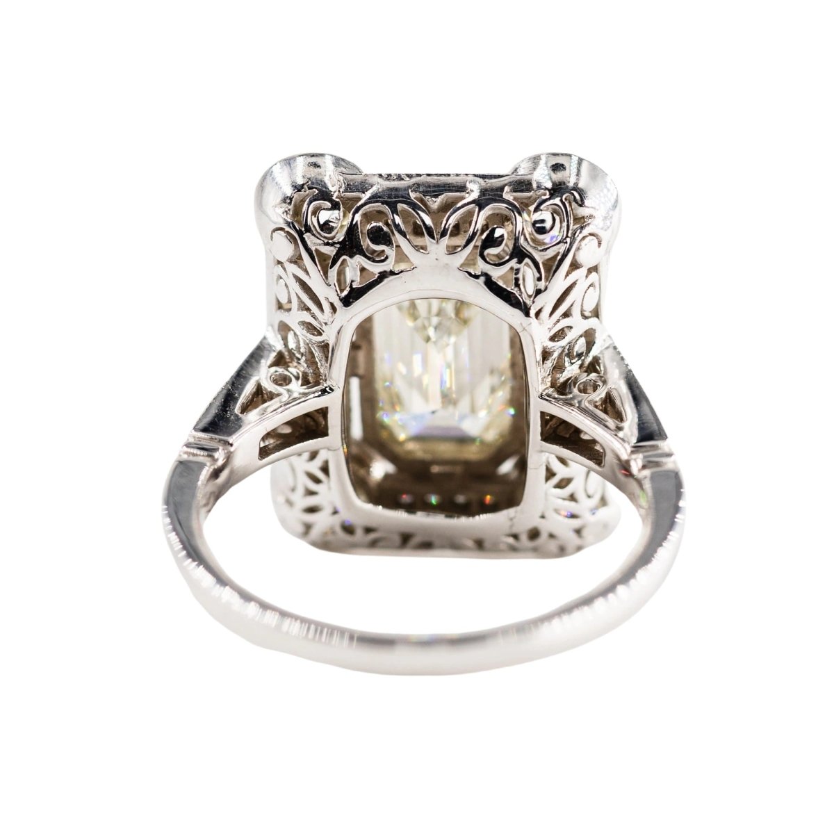 Bague Entourage en or blanc et diamants - Castafiore
