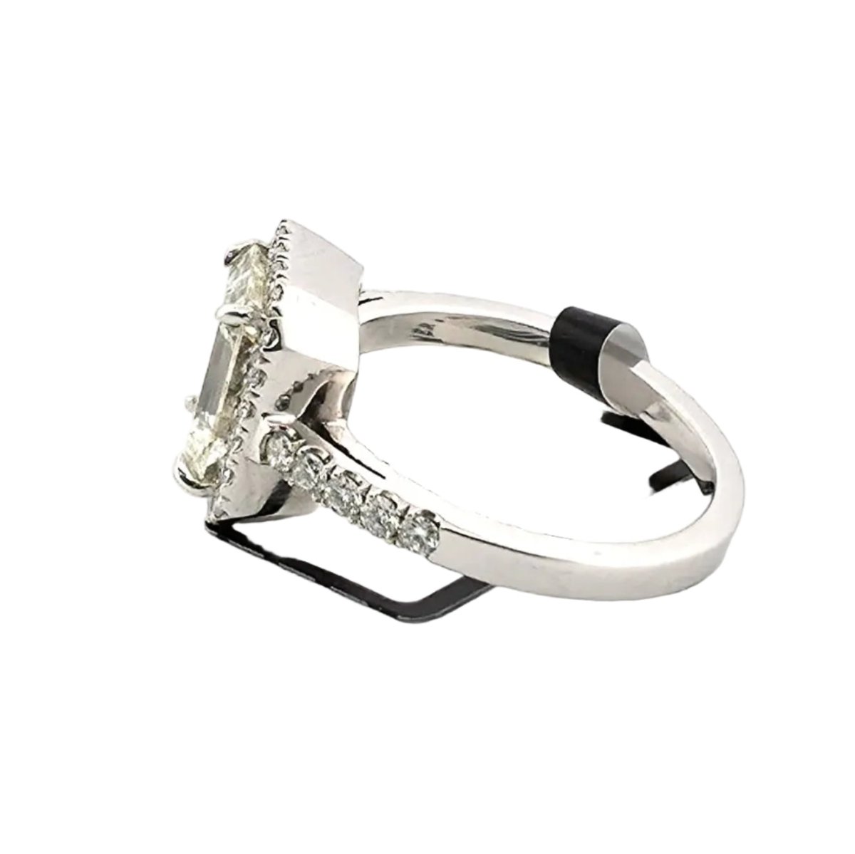 Bague Entourage en or blanc et diamants - Castafiore