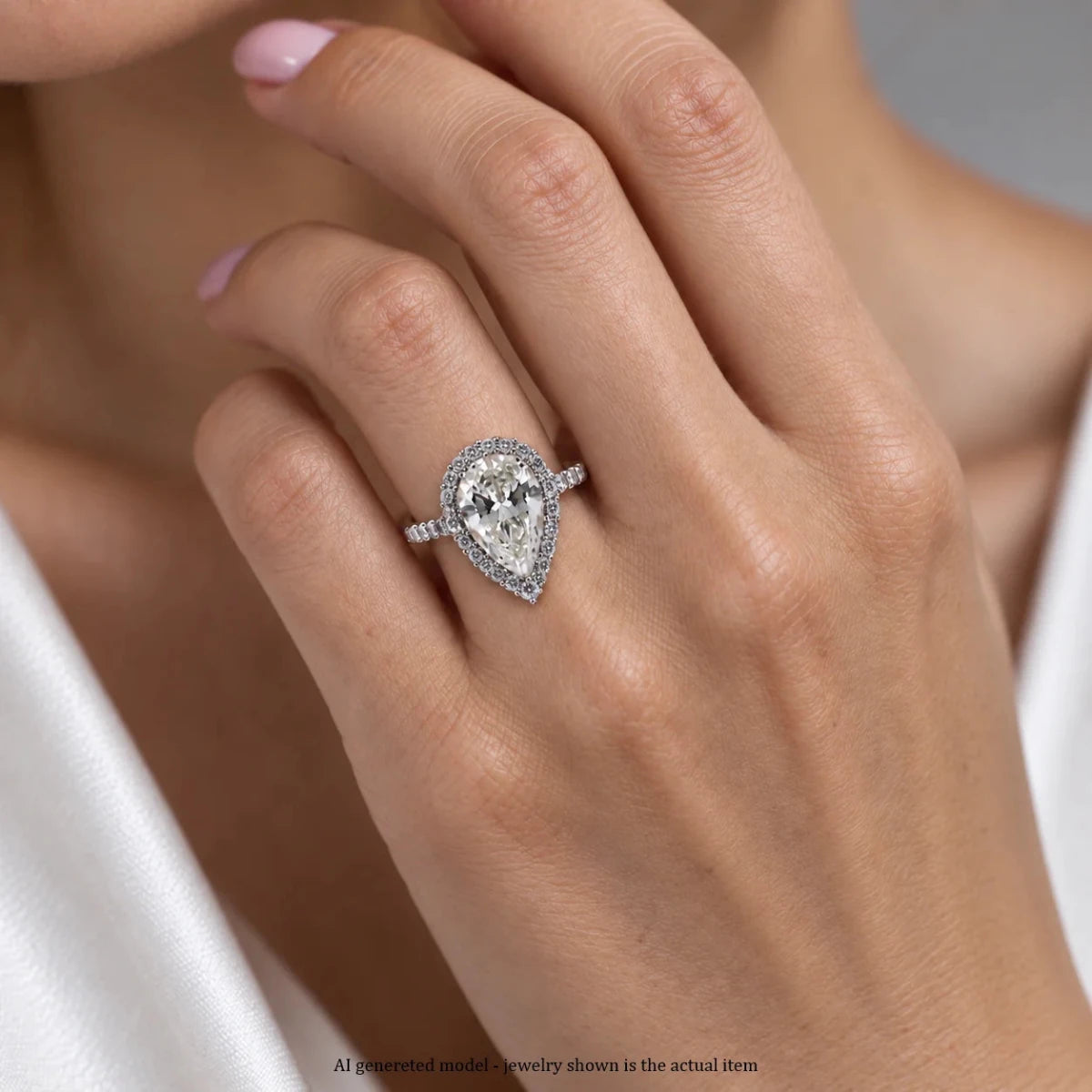 Bague Entourage en or blanc et diamants - Castafiore