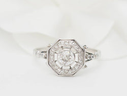 Bague Entourage en or blanc et diamants - Castafiore