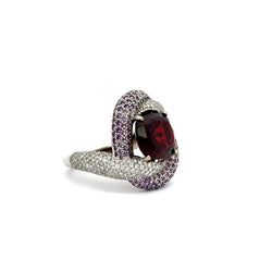 Bague Entourage en or blanc, grenat, améthystes et diamants - Castafiore