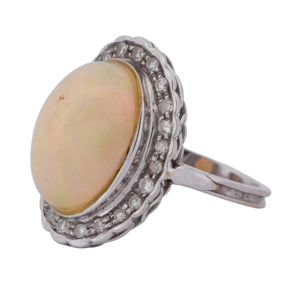 Bague Entourage en or blanc, opale et diamants - Castafiore