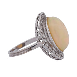 Bague Entourage en or blanc, opale et diamants - Castafiore