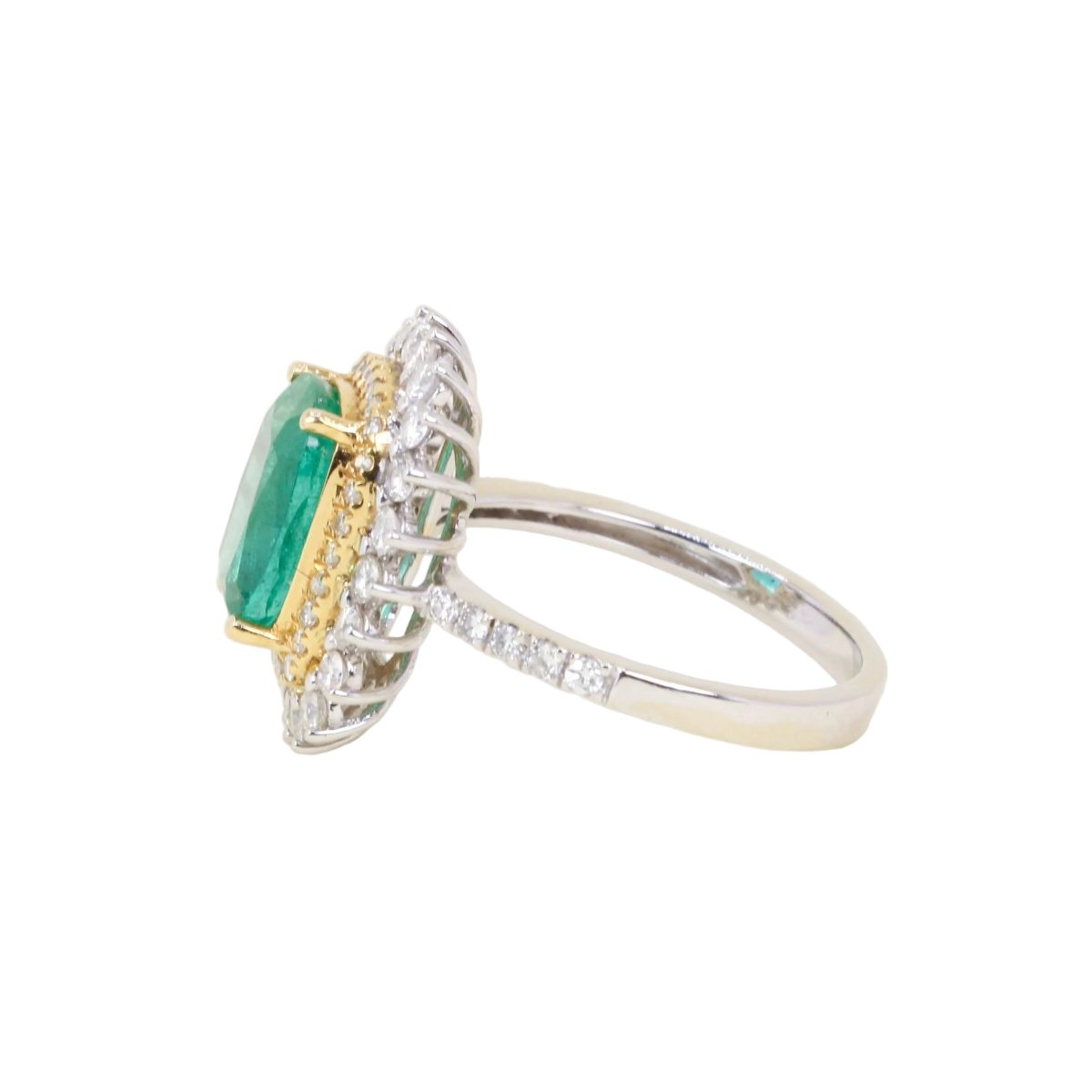 Bague Entourage en or blanc, or jaune, émeraude et diamants - Castafiore