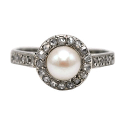 Bague Entourage en or blanc, perle et diamants - Castafiore