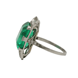 Bague Entourage en or blanc, platine, émeraude et diamants - Castafiore