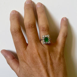 Bague Entourage en or blanc, platine, émeraude et diamants - Castafiore