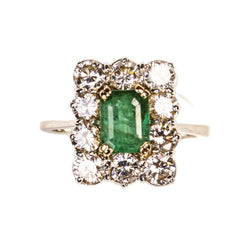 Bague Entourage en or blanc, platine, émeraude et diamants - Castafiore