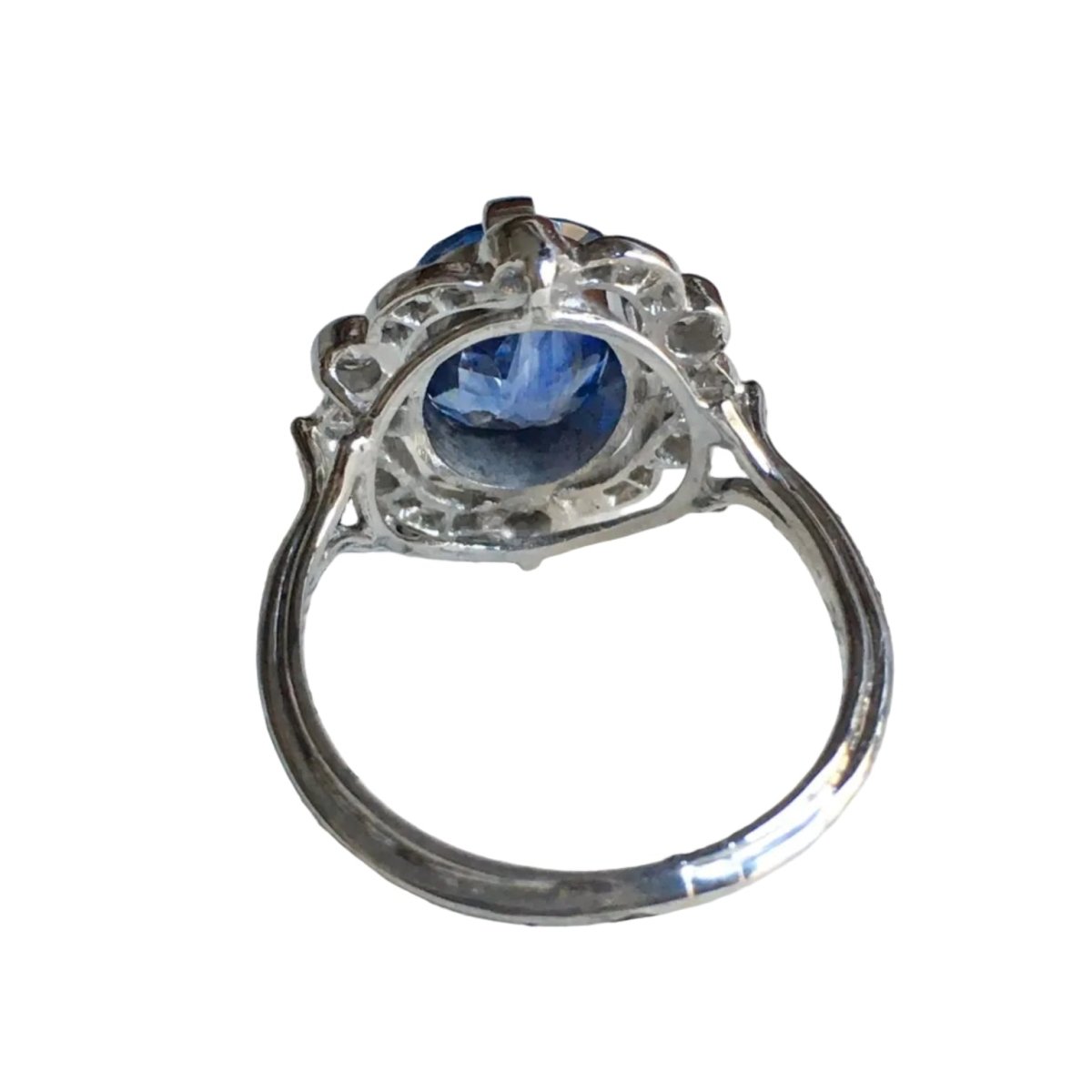 Bague Entourage en or blanc, platine, saphir et diamants - Castafiore