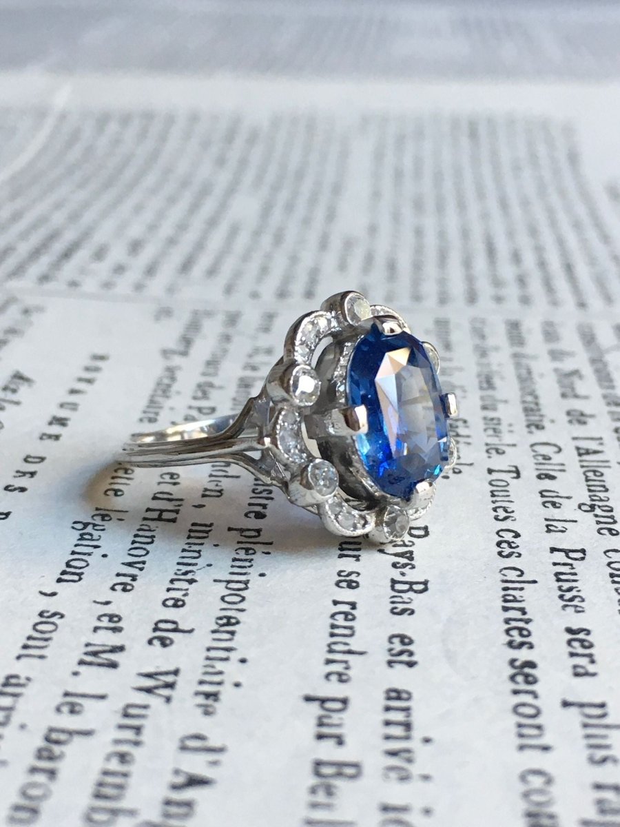 Bague Entourage en or blanc, platine, saphir et diamants - Castafiore