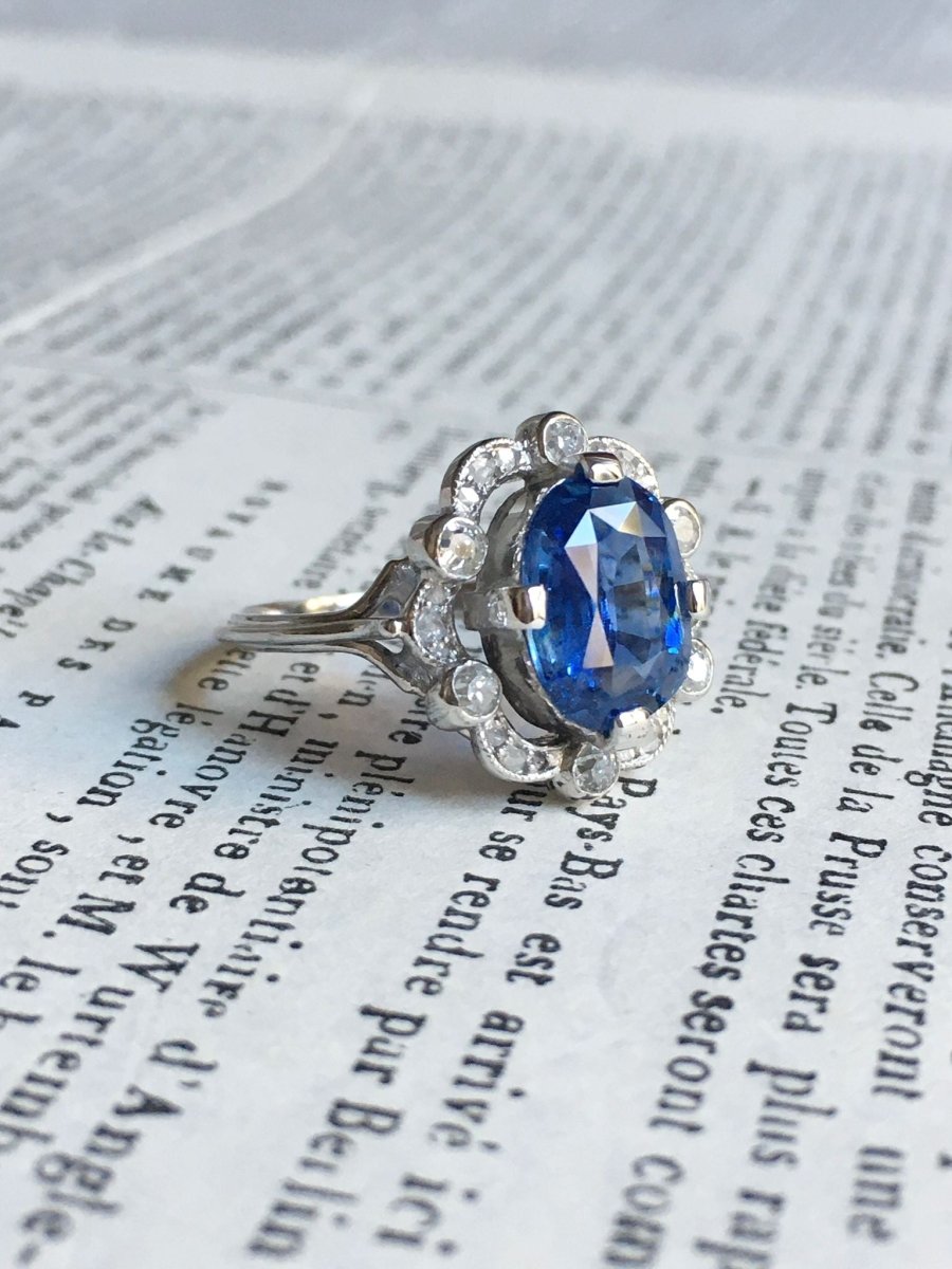 Bague Entourage en or blanc, platine, saphir et diamants - Castafiore