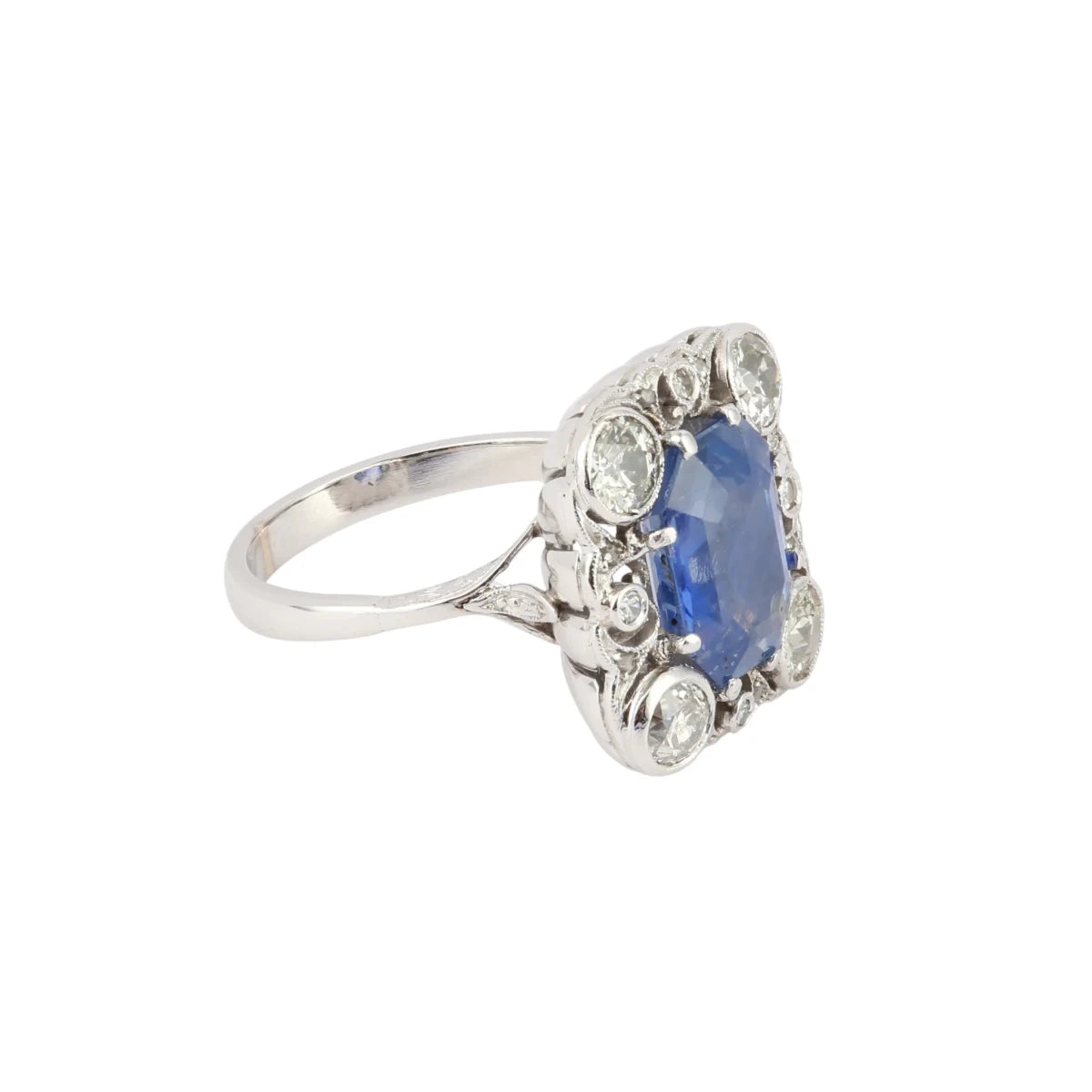 Bague Entourage en or blanc, platine, saphir et diamants - Castafiore