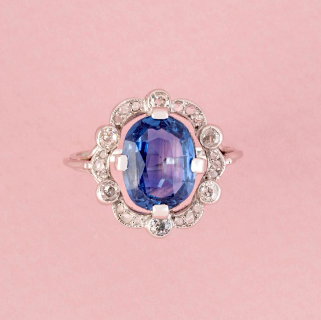 Bague Entourage en or blanc, platine, saphir et diamants
