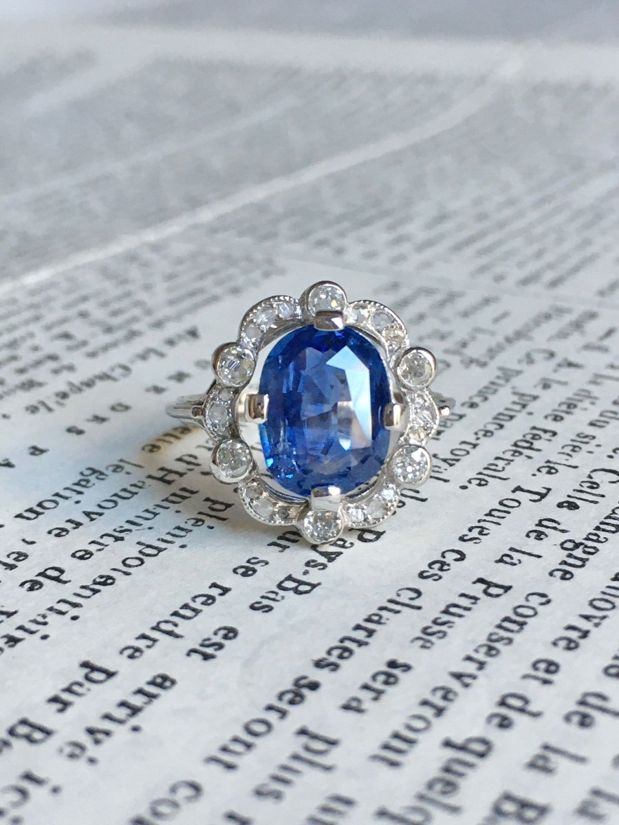 Bague Entourage en or blanc, platine, saphir et diamants - Castafiore