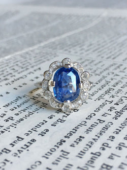 Bague Entourage en or blanc, platine, saphir et diamants - Castafiore