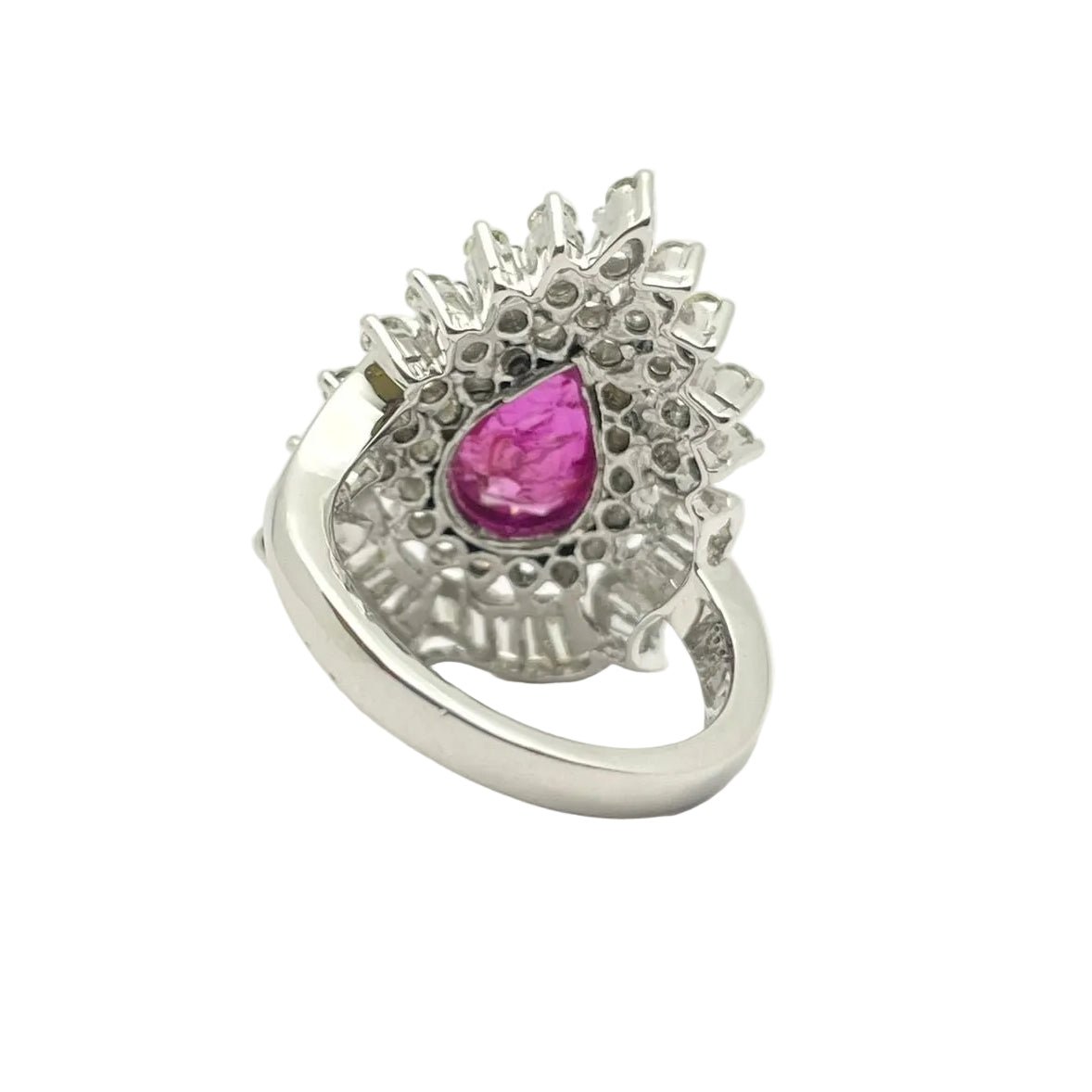Bague Entourage en or blanc, rubis et diamants - Castafiore