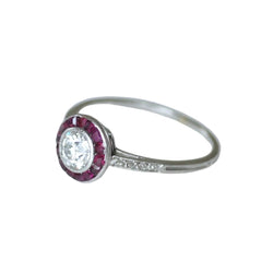 Bague Entourage en or blanc, rubis et diamants - Castafiore