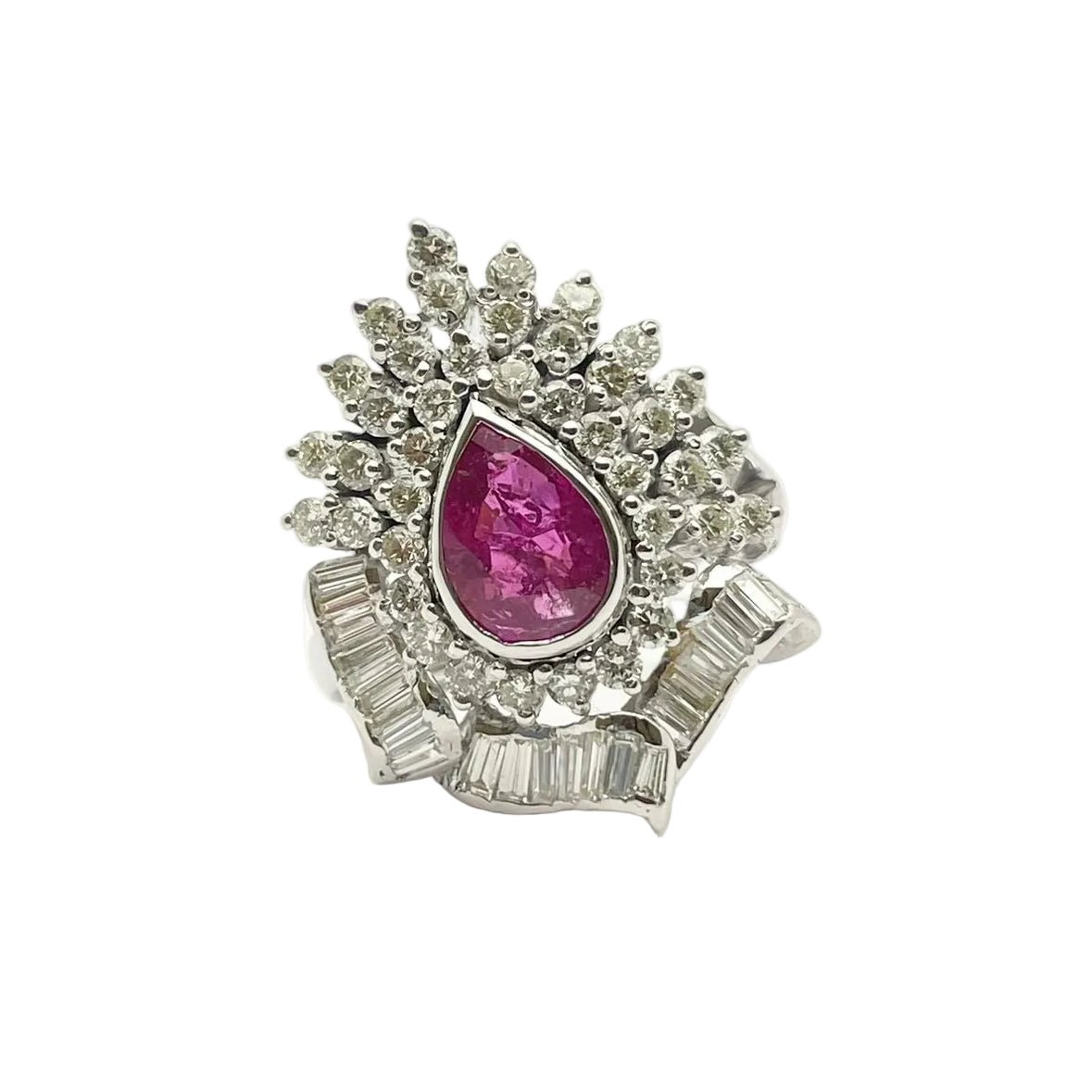 Bague Entourage en or blanc, rubis et diamants - Castafiore