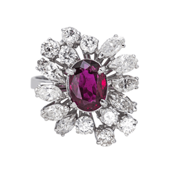 Bague Entourage en or blanc, rubis et diamants - Castafiore