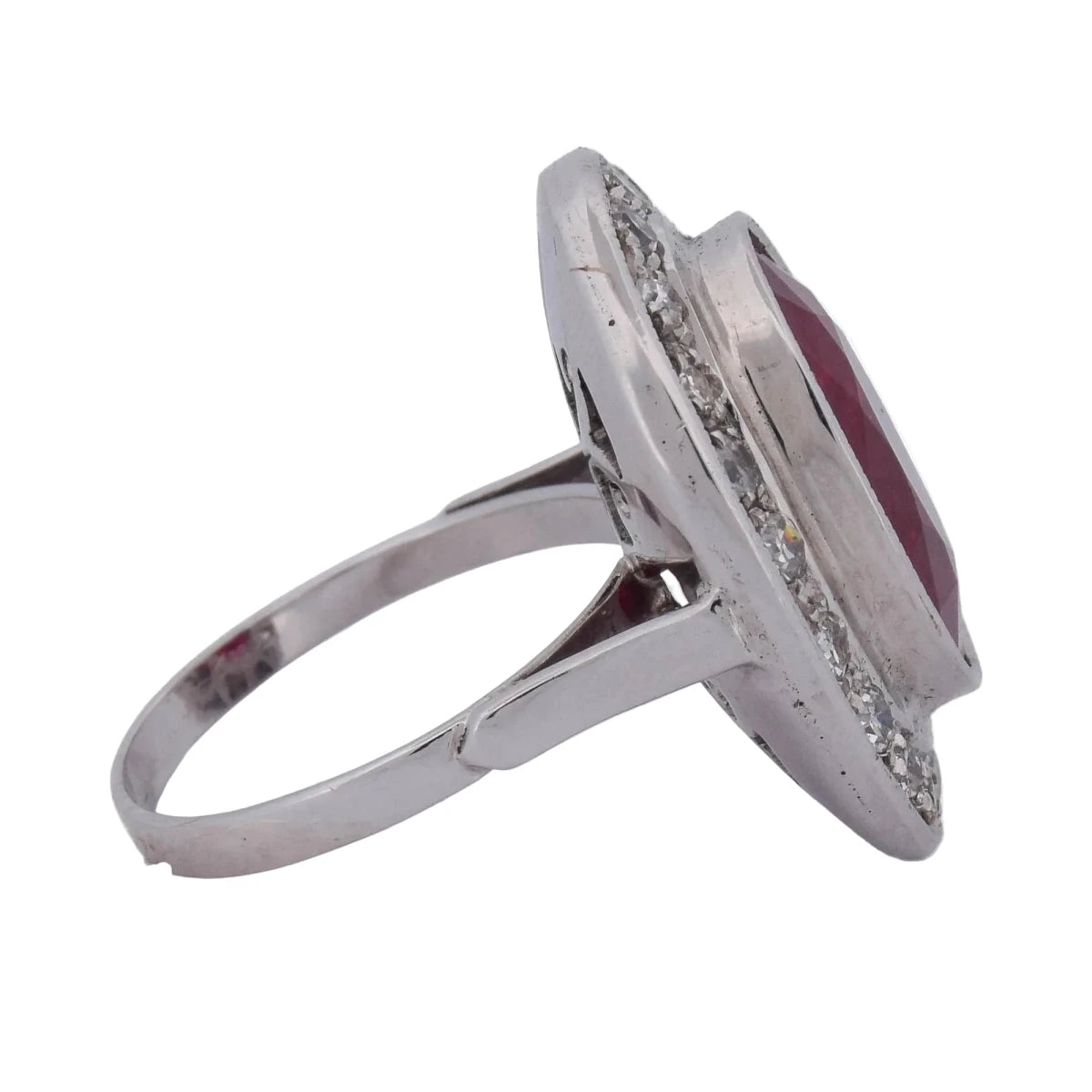 Bague Entourage en or blanc, rubis et diamants - Castafiore