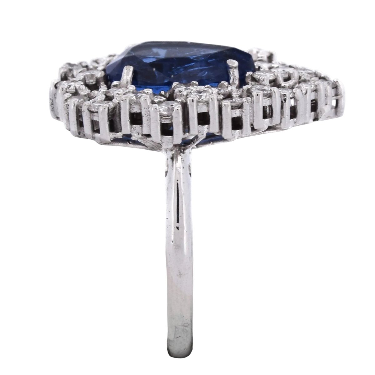 Bague Entourage en or blanc, saphir et diamants - Castafiore