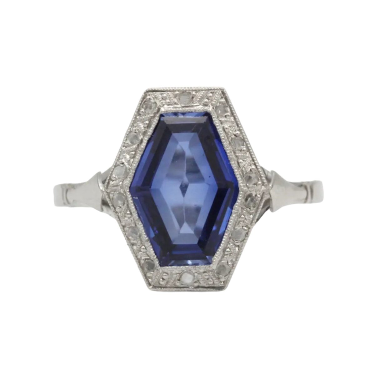 Bague Entourage en or blanc, saphir et diamants - Castafiore