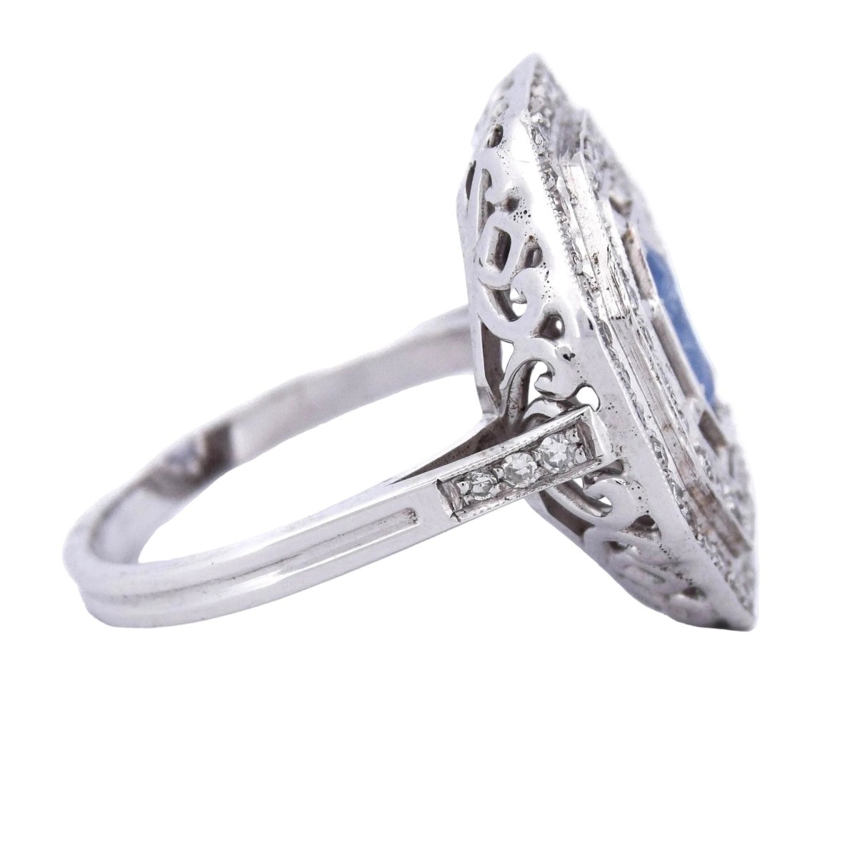Bague Entourage en or blanc, saphir et diamants - Castafiore