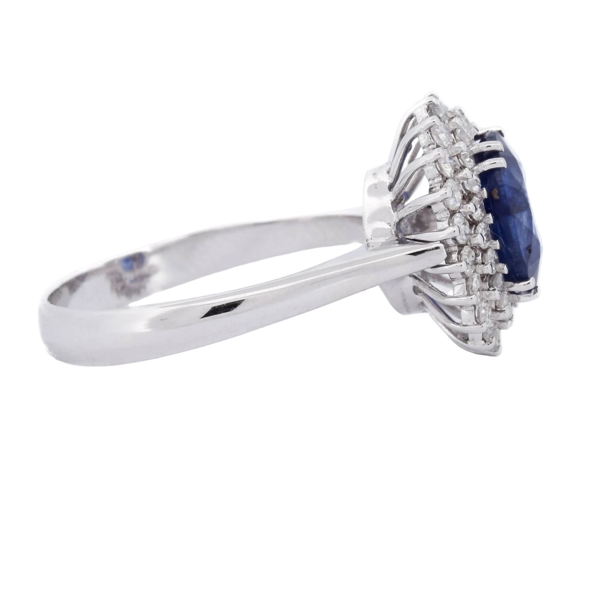 Bague Entourage en or blanc, saphir et diamants - Castafiore